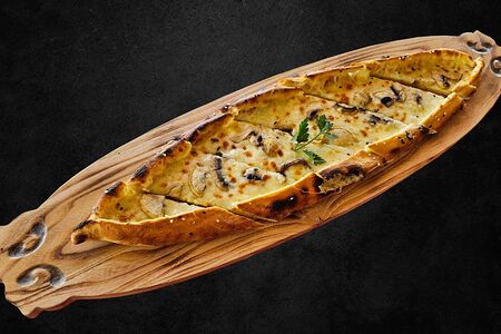 Пиде с сыром и грибами