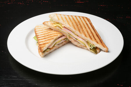 Сэндвич с ветчиной и сыром