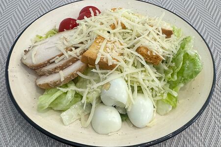 Салат Цезарь с курицей
