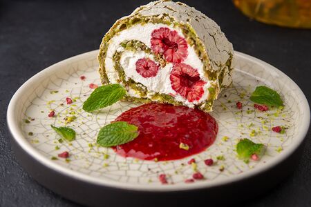 Фисташковый рулет