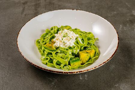 Шпинателле со страчателлой и авокадо