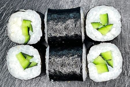 Мини-ролл с огурцом