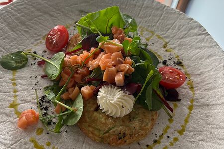 Оладьи из кабачков с семгой