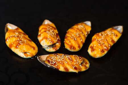 Запеченные мидии с соусом спайси🌶️