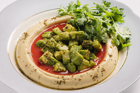 Хумус с авокадо