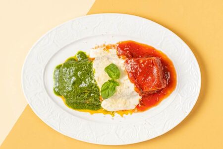 Лазанья Триколори в томатном соусе, сливочном соусе и песто