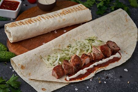 Шашлык из cвинoй вырезки в лаваше