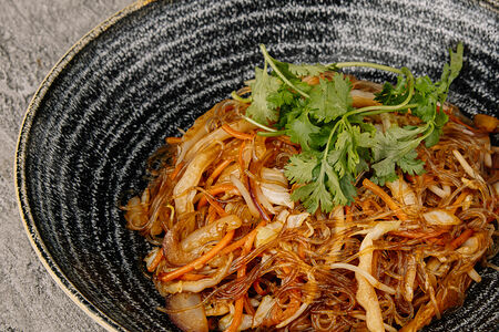 Лапша стеклянная с овощами