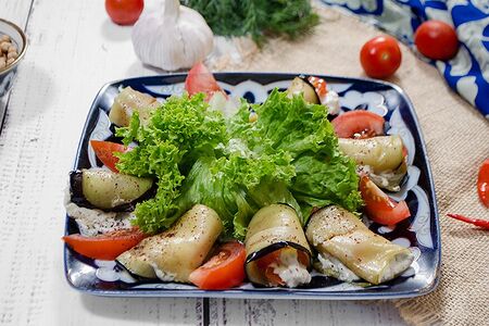 Рулетики из баклажанов