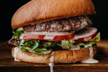 Бургер Вагю с ореховым соусом