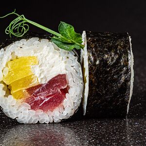 Норимак с тунцом и такуаном