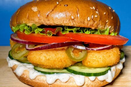 На чиле бургер с куриной котлетой