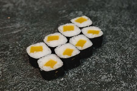 Ролл с такуаном