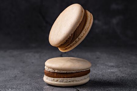 Макарон шоколад-орех