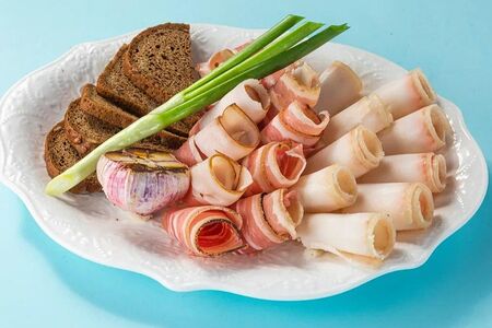 Ассорти сала с чесноком