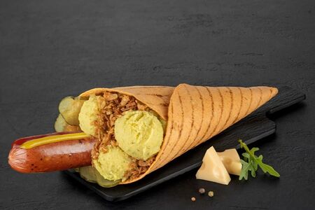 Рулле с колбаской Триплпепперчиз