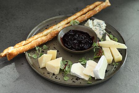 Ассорти средиземноморских сыров
