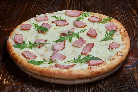 Пицца с картофелем и беконом