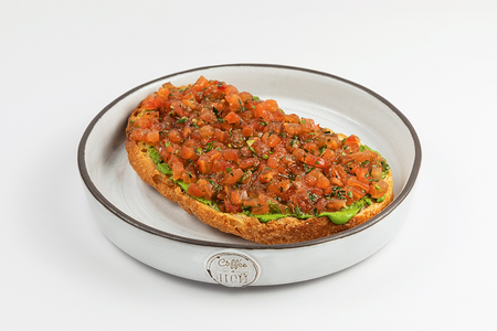 Брускетта с томатами и кремом из петрушки