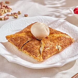 Теплый маковый пирог с мороженым