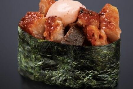 Острый Гункан с угрем