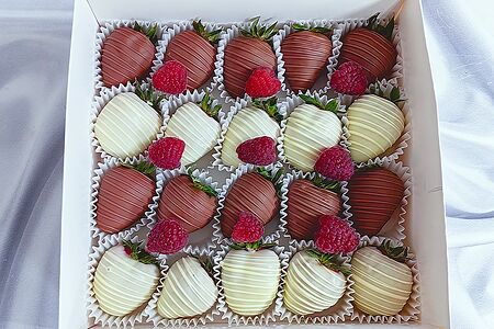 Набор белый молочный с малиной