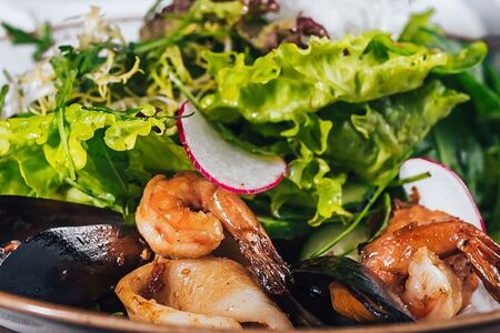 Салат с морепродуктами