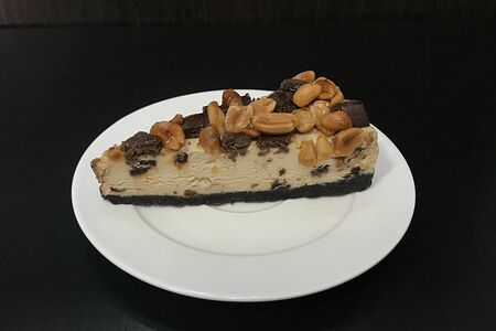 Чизкейк карамельный с арахисом