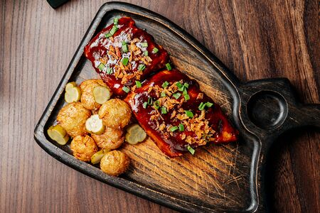 Свиные ребрышки в соусе BBQ