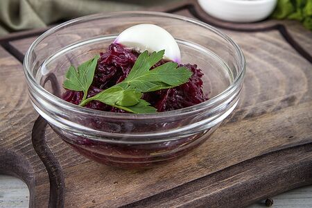 Салат из свеклы с яйцом и растительным маслом