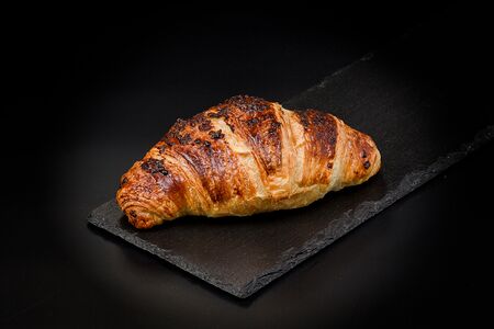 Круассан с шоколадом и фундуком