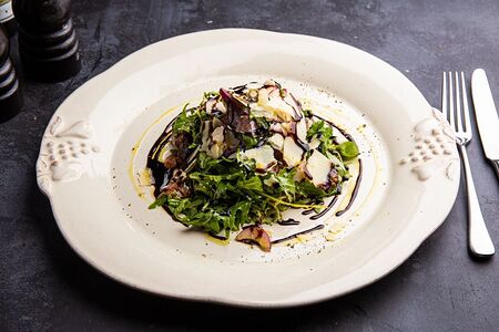 Салат с теплой телятиной и томатами