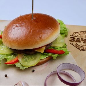 Бургер с говядиной гриль