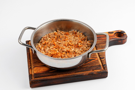 Гречневая каша с томленой уткой и соусом Порто