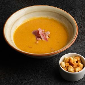 Гороховый суп-пюре с копченостями