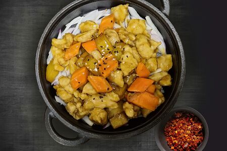 Курица карри на чугуне