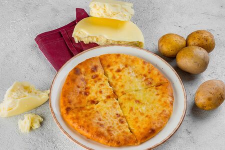 Осетинский пирог с сыром сулугуни и картофелем