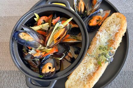 Голубые мидии на створках по-милански