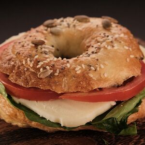 Մոցարելայով և պեստո սոուսով