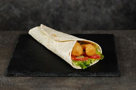 Ролл с креветками