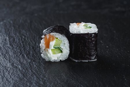 Классический с лососем, огурцом и сливочным сыром