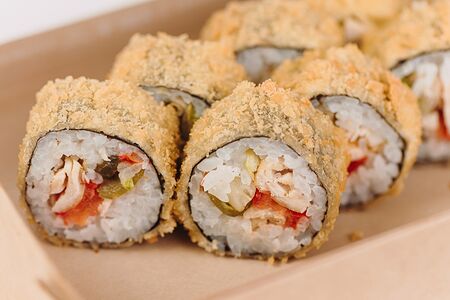 Горячий ролл с курицей