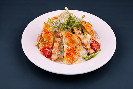 Салат Цезарь с курицей