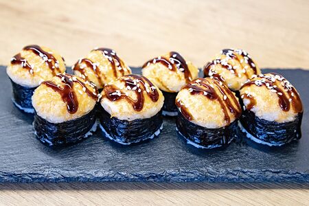 Запеченные мини-роллы Люкс с угрем