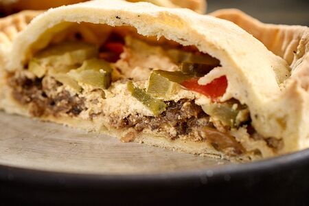 Тарт сытный Говядина, черри и огурец