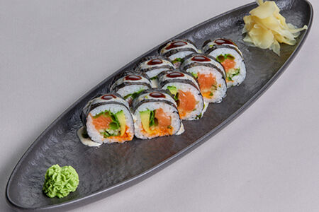 Ролл лосось-авокадо