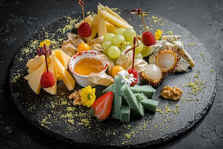 Ассорти европейских сыров