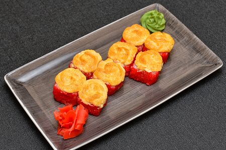 Запеченный ролл с креветкой