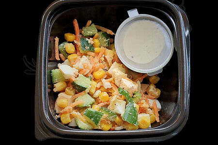 Салат с куриным филе, корейской морковкой и тунцовым соусом