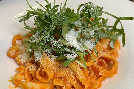 Острая паста с кальмарами